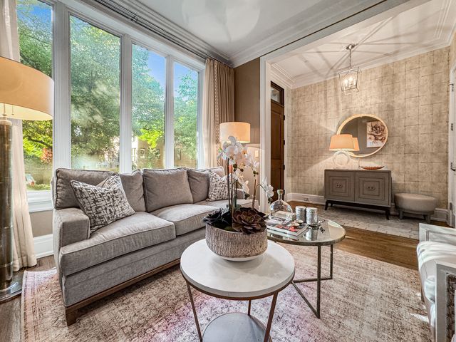 1637 N Burling Street, Chicago, IL 60614