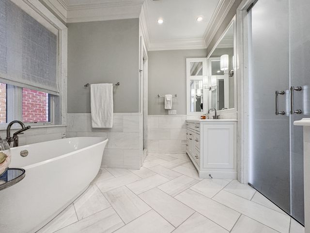 1637 N Burling Street, Chicago, IL 60614