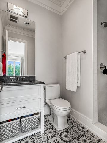 1637 N Burling Street, Chicago, IL 60614