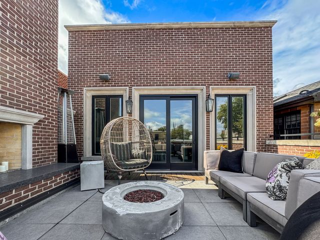 1637 N Burling Street, Chicago, IL 60614