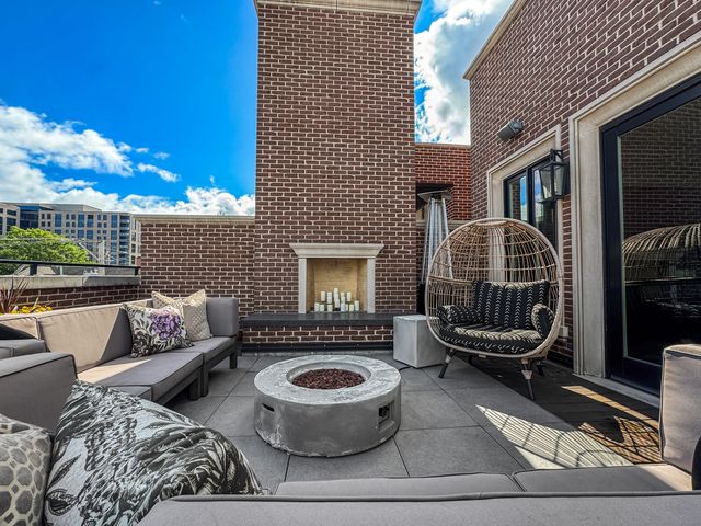 1637 N Burling Street, Chicago, IL 60614