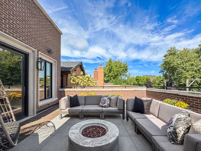 1637 N Burling Street, Chicago, IL 60614