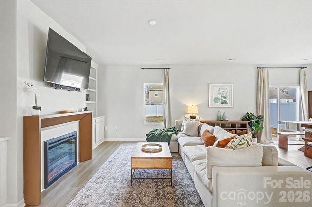 2215 Transatlantic Avenue, Charlotte, NC 28215