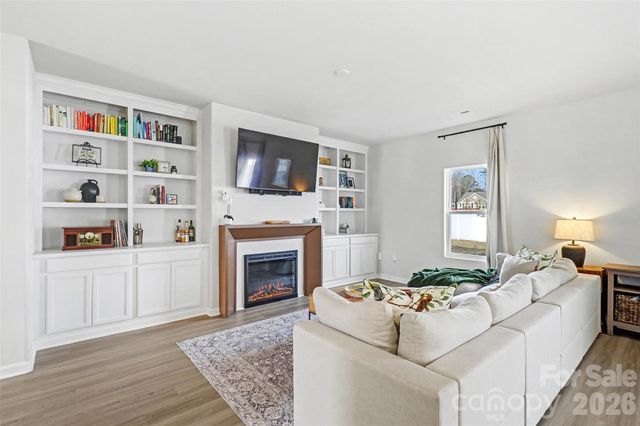 2215 Transatlantic Avenue, Charlotte, NC 28215