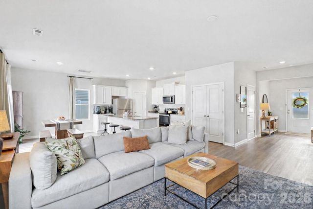 2215 Transatlantic Avenue, Charlotte, NC 28215