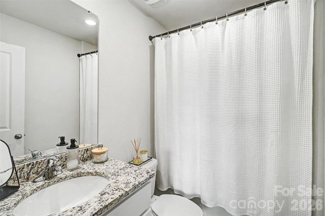 2215 Transatlantic Avenue, Charlotte, NC 28215