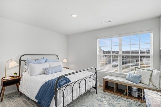 2215 Transatlantic Avenue, Charlotte, NC 28215