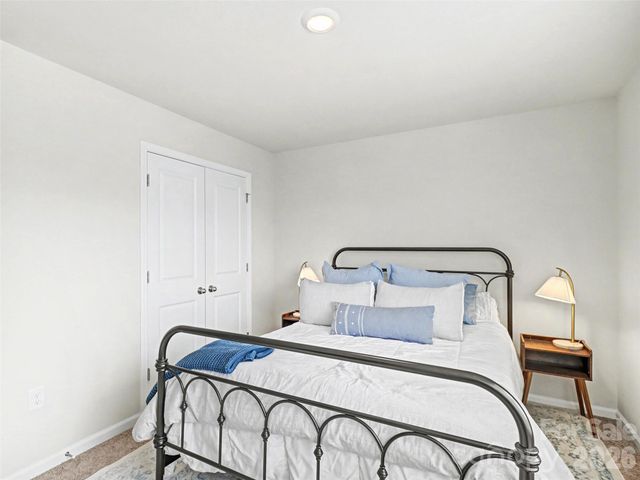 2215 Transatlantic Avenue, Charlotte, NC 28215