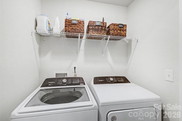 2215 Transatlantic Avenue, Charlotte, NC 28215