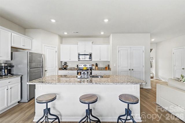 2215 Transatlantic Avenue, Charlotte, NC 28215