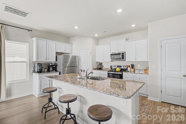 2215 Transatlantic Avenue, Charlotte, NC 28215