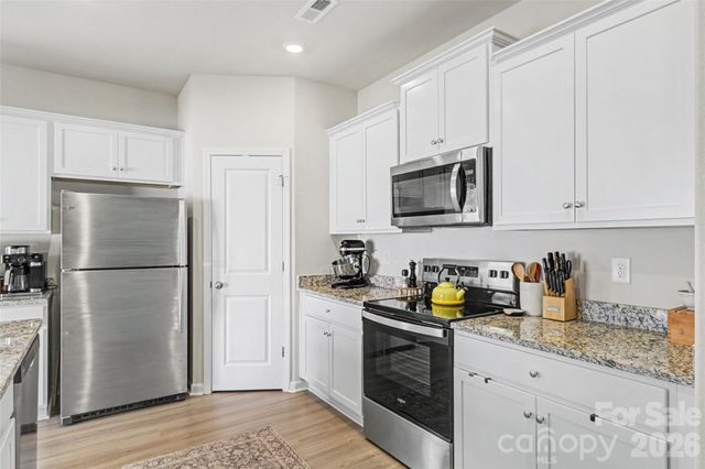 2215 Transatlantic Avenue, Charlotte, NC 28215