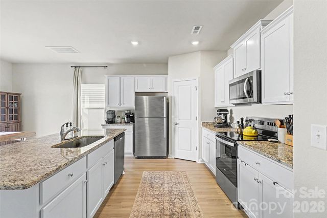 2215 Transatlantic Avenue, Charlotte, NC 28215