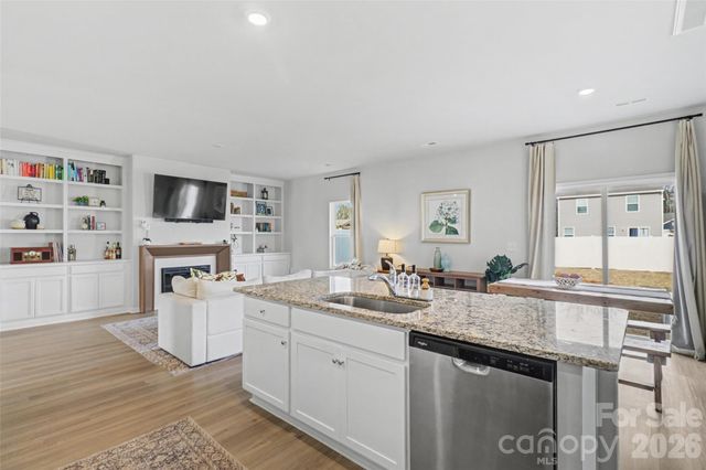 2215 Transatlantic Avenue, Charlotte, NC 28215