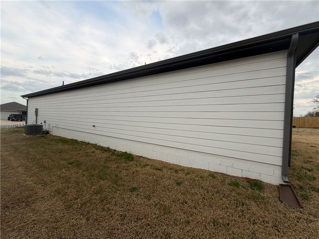 207 Pinwheel Street, Gentry, AR 72734