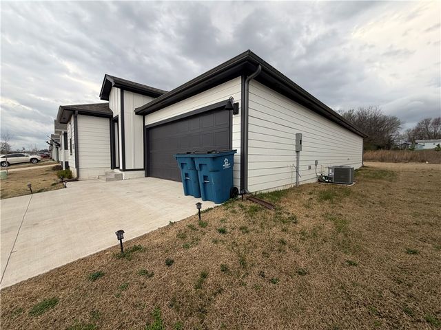 207 Pinwheel Street, Gentry, AR 72734