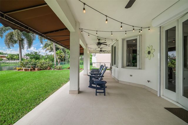 16290 SW 68th Ter, Miami, FL 33193