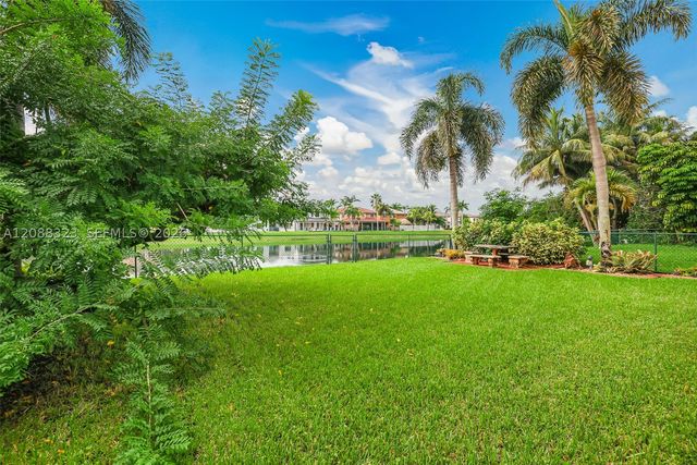 16290 SW 68th Ter, Miami, FL 33193