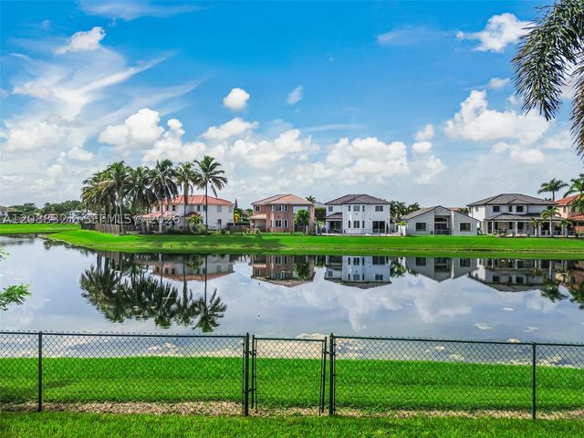 16290 SW 68th Ter, Miami, FL 33193