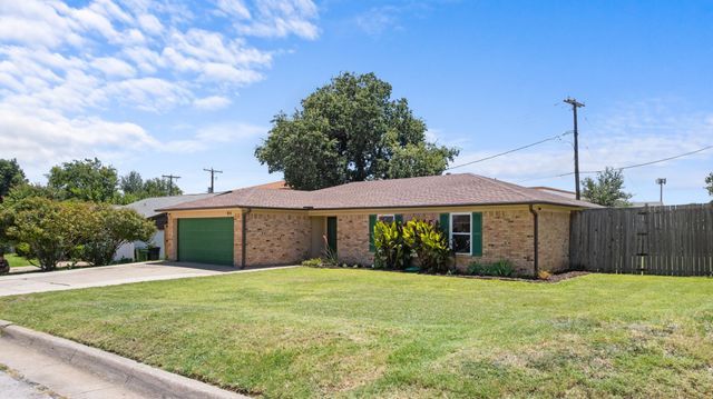 414 Hallmark Drive, Arlington, TX 76011