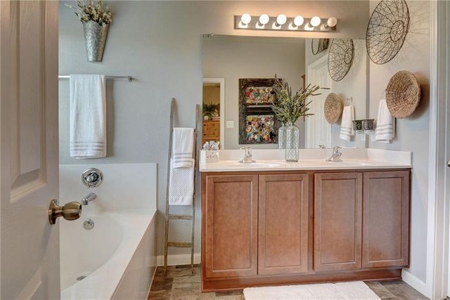 302 Pack Horse DR, Bastrop, TX 78602