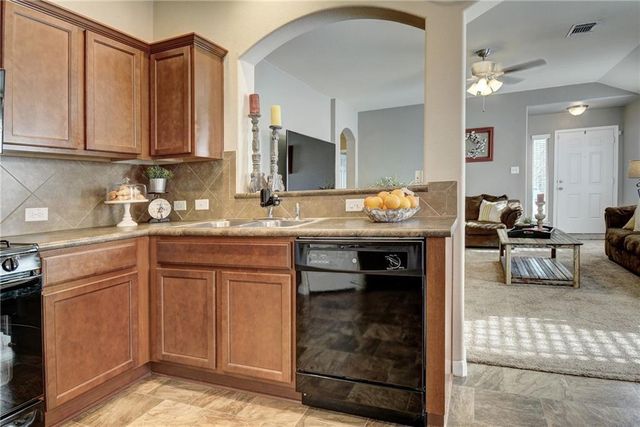 302 Pack Horse DR, Bastrop, TX 78602