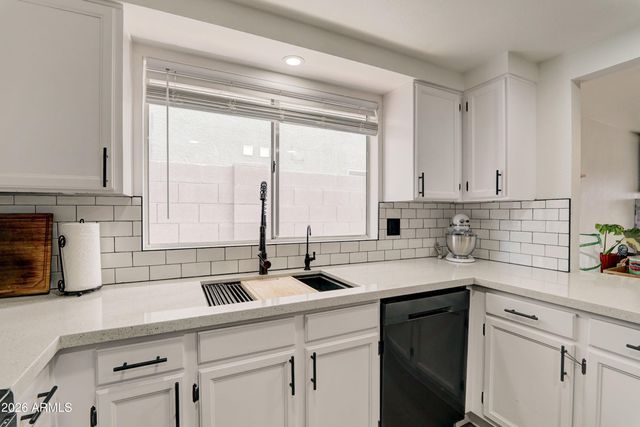 4413 W ORAIBI Drive, Glendale, AZ 85308