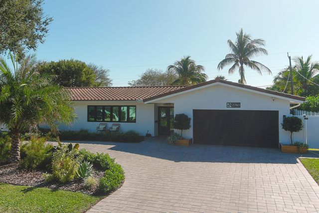 2740 NE 40th Court, Lighthouse Point, FL 33064