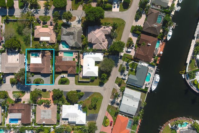 2740 NE 40th Court, Lighthouse Point, FL 33064