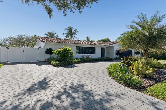2740 NE 40th Court, Lighthouse Point, FL 33064