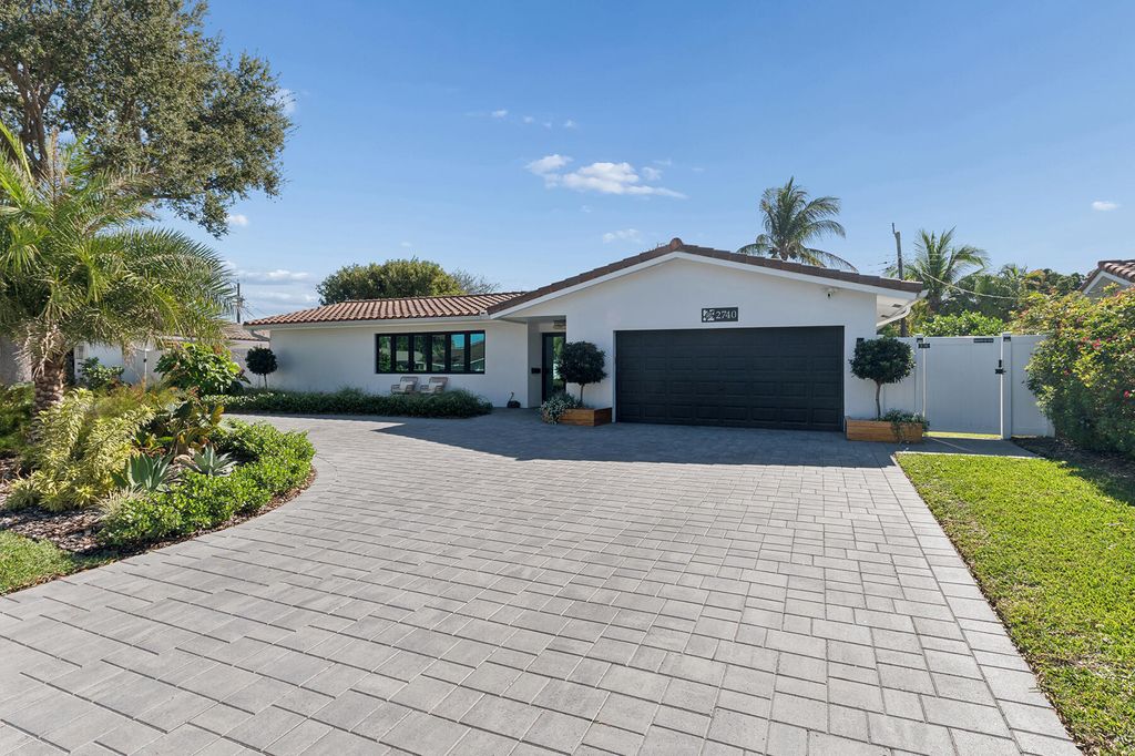 2740 NE 40th Court, Lighthouse Point, FL 33064