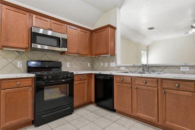 5417 Summer Spring Lane, Rosharon, TX 77583