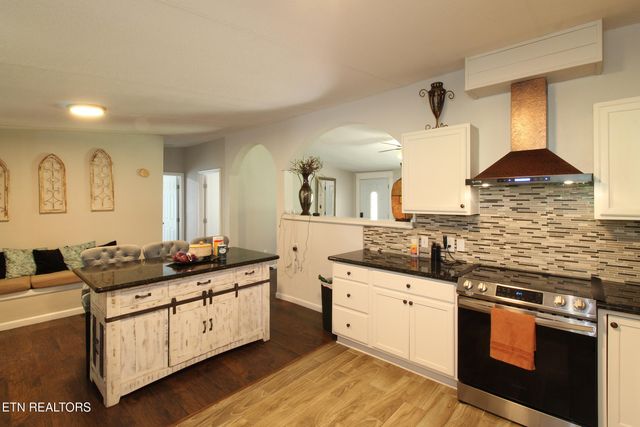 6214 Lacy Rd, Knoxville, TN 37912