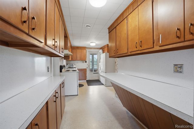 3405 W Coon Lake Road, Marion Township, MI 48843