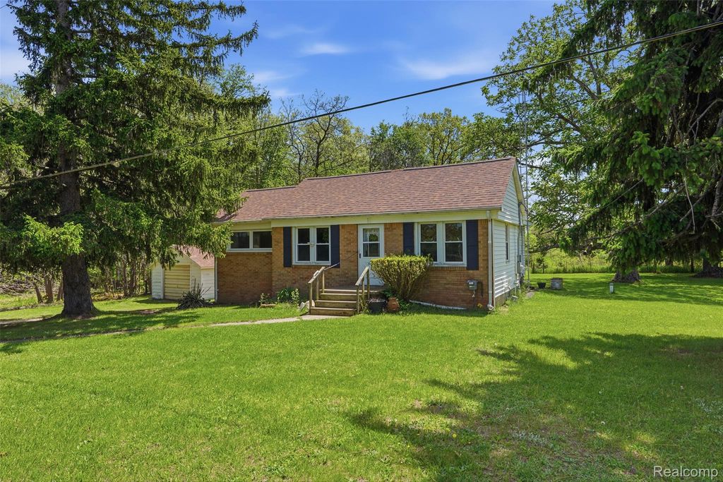 3405 W Coon Lake Road, Marion Township, MI 48843