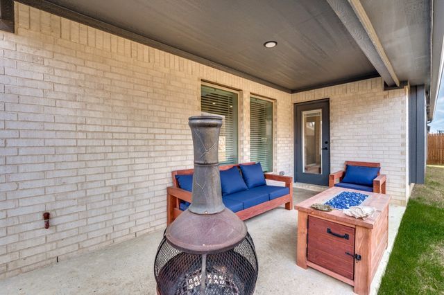 3004 Emerald Trace Drive, Denton, TX 76226