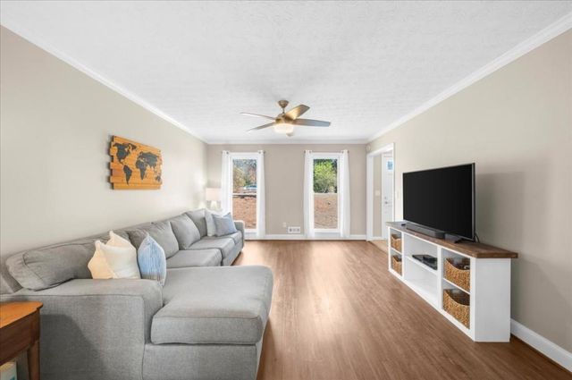 5042 Waterford Drive SW, Mableton, GA 30126