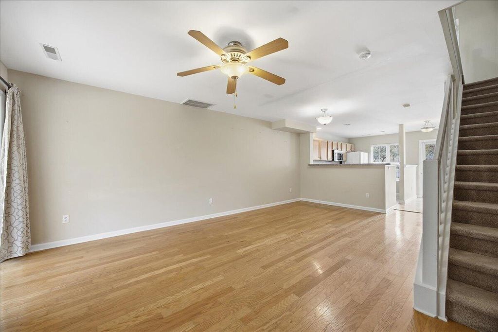 Image 11 of property listing at 129 Hornby Circle, Goose Creek, SC 29445