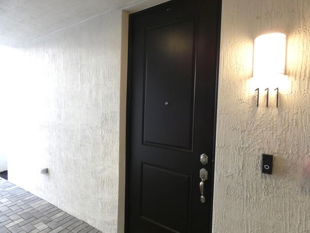 8878 Lake Worth Road 111, Lake Worth, FL 33467