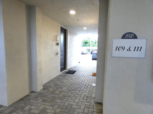 8878 Lake Worth Road 111, Lake Worth, FL 33467