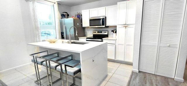 8878 Lake Worth Road 111, Lake Worth, FL 33467