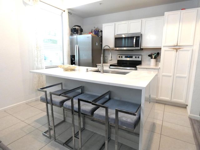 8878 Lake Worth Road 111, Lake Worth, FL 33467