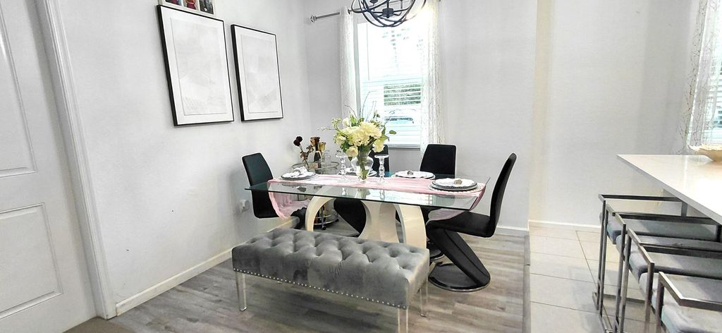 8878 Lake Worth Road 111, Lake Worth, FL 33467