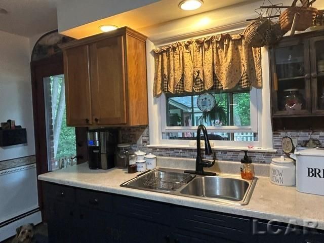 32080 W 9-Mile Road, Farmington, MI 48336