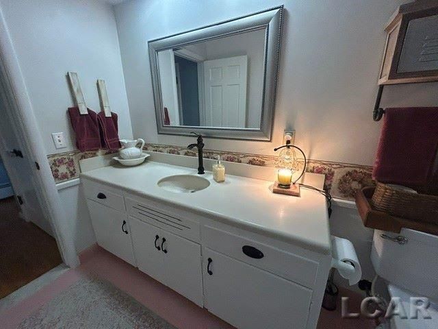 32080 W 9-Mile Road, Farmington, MI 48336
