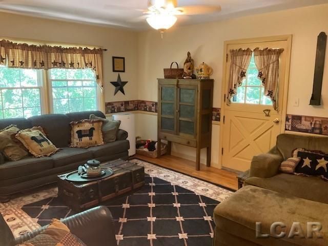 32080 W 9-Mile Road, Farmington, MI 48336