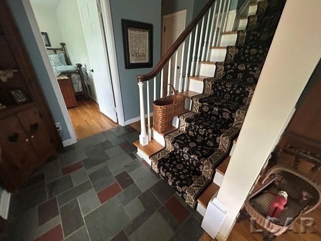 32080 W 9-Mile Road, Farmington, MI 48336