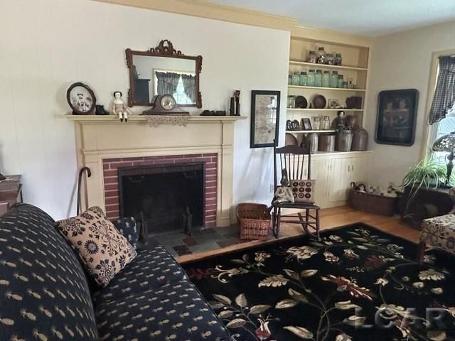 32080 W 9-Mile Road, Farmington, MI 48336