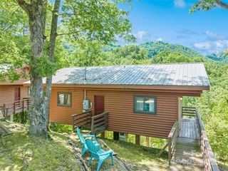 299 Blue Ridge Parkway, Bryson City, NC 28713