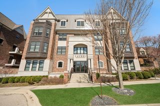 815 Laurel Avenue 203, Highland Park, IL 60035
